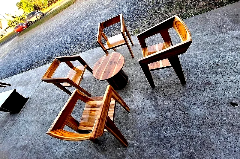 Set de mesa y sillas para terraza color natural