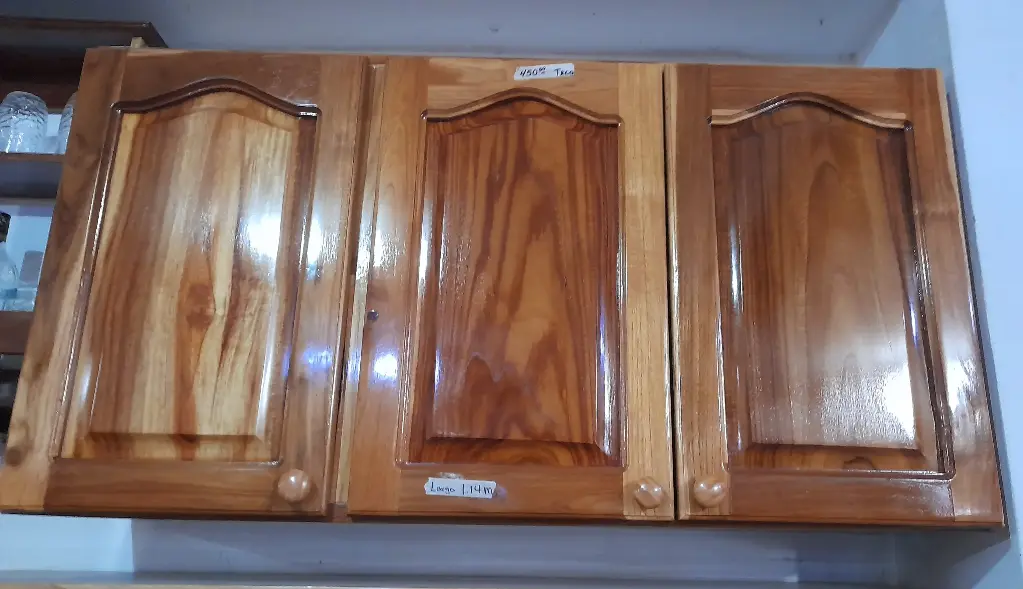 Cocinoba de 3 puertas madera teca. (24x45x15")