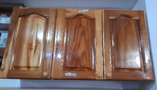 Cocinoba de 3 puertas madera teca. (24x45x15")
